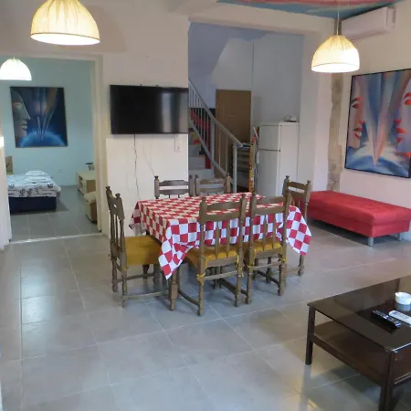Apartman Art Atellier Jelsa Апартаменты Елса